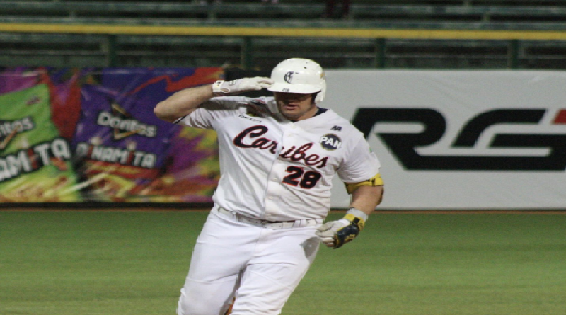 Balbino Fuenmayor se acerca a los 100 jonrones de por vida