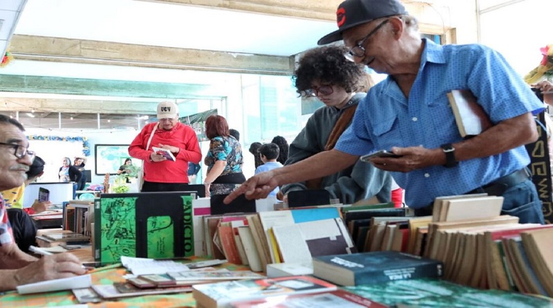 Filven Lara honra aportes de Marc de Civrieux y Judith Valencia