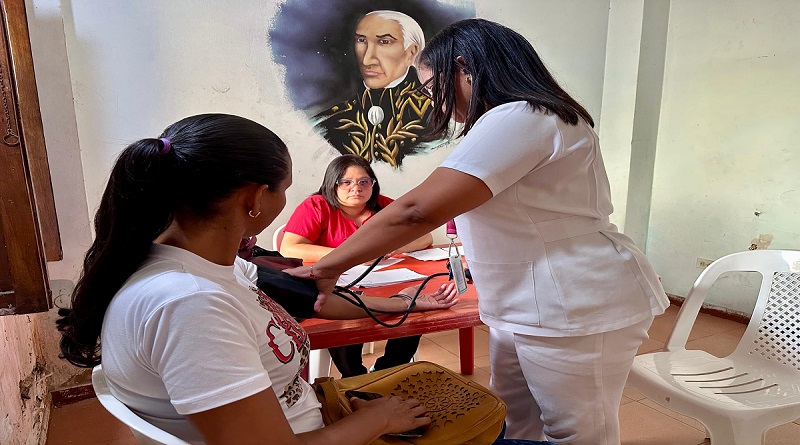 Habitantes de la comuna G/J José Félix Ribas en La Victoria reciben jornada de salud