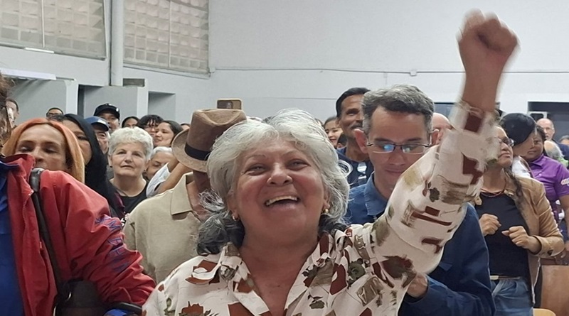 Salas Autogobierno recibieron computadoras para fortalecer trabajo comunal en Miranda